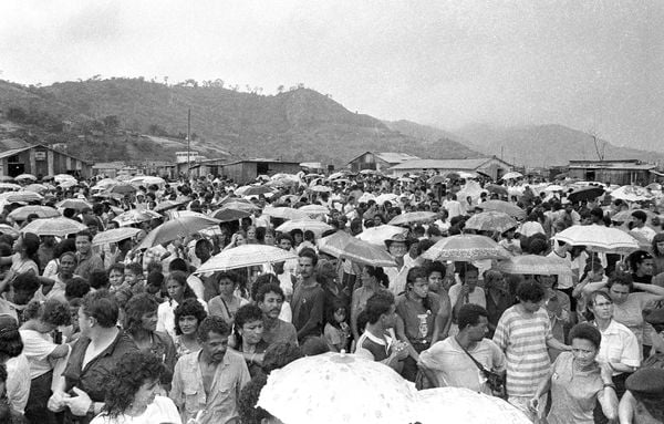 Data: 19/10/1991 - ES - Vitória - Visita do Papa João Paulo II ao Bairro São Pedro por Edson Chagas/Arquivo A Gazeta