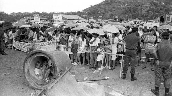 Data: 19/10/1991 - ES - Vitória - Visita do Papa João Paulo II ao Bairro São Pedro por Edson Chagas/Arquivo A Gazeta