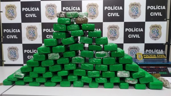 A Polícia Civil apreendeu 71 tabletes de maconha na casa da mulher, em Cariacica