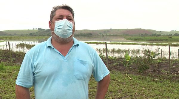 Segundo os produtores, há cerca de 10 anos a água escoava em um período de 30 dias, agora, as áreas têm ficado até oito meses alagadas