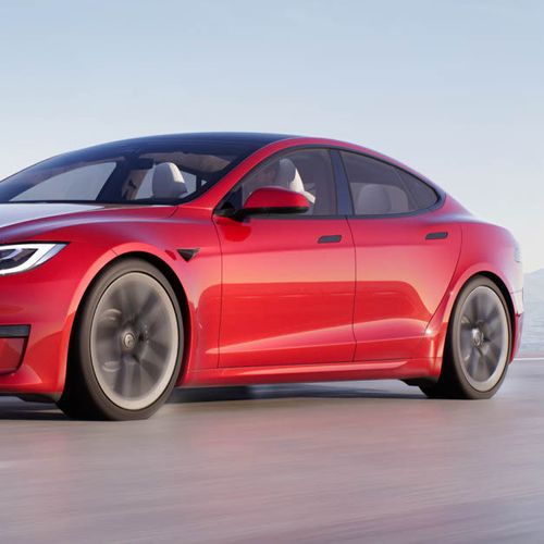 Tesla dirige sozinho e faz de 0 a 100 km/h em menos de 2 segundos