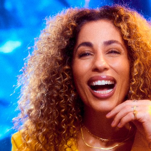 O axé music anos 90 volta com força em disco de Marcia Castro
