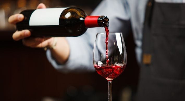 O sommelier Pedro Barradas explica quem é quem no universo dos vinhos e indica acessórios indispensáveis para quem vai degustar