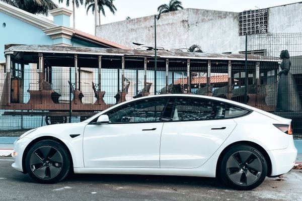 Em solo brasileiro, existem cerca de 80 Teslas emplacados.