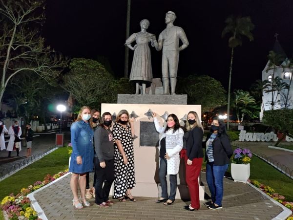Monumento para homenagear vítimas de acidente, do grupo Bergfreunde, foi inaugurado nesta sexta-feira (21) em Domingos Martins