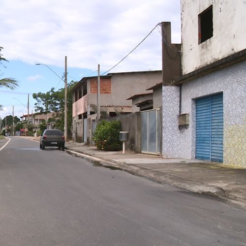Eco101 diz que eles ocupam área que pertence à União às margens da BR 101, onde vivem cerca de 300 famílias. Moradores afirmam que têm documentação dos terrenos comprados