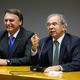 O presidente Jair Bolsonaro ao lado de Paulo Guedes