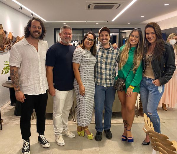 A anfitriã Leticia Rody com os convidados Pedro Faé, Osmar Marcarini, Andrea Marcarini, Dante Negreiros e Camina Marcarini: