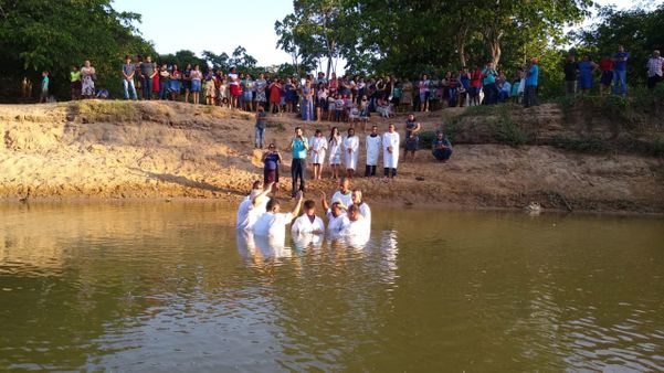 Batismo da Igreja Cristã Maranata em Itaipava do Grajaú, no Maranhão.