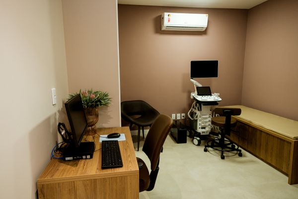 Os Centros de Diagnósticos também oferecem o Espaço da Mulher, onde é possível realizar mamografia, ultrassonografia, densitometria óssea e outros exames ginecológicos, tudo de forma humanizada.  por Camilla Baptistin