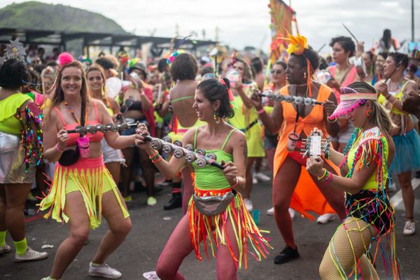 O BatuQdellas em ação no Carnaval 2020, no Centro de Vitória, onde reuniu cerca de 40 mil pessoas