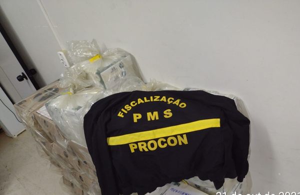 Operação do Procon apreendeu papel comprado em licitação sendo vendido em papelaria na Serra por Procon da Serra/Divulgação