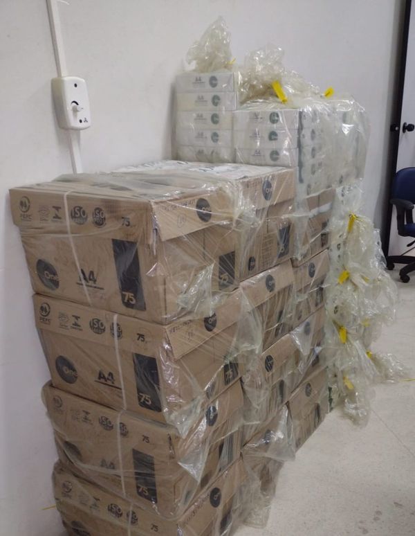 Operação do Procon apreendeu papel comprado em licitação sendo vendido em papelaria na Serra por Procon da Serra/Divulgação