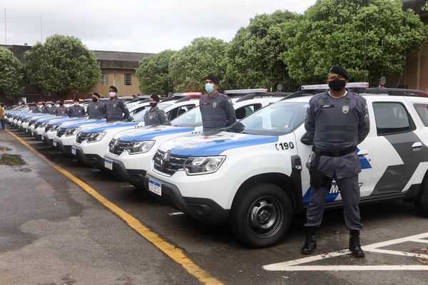 Viaturas e policiais militares no Quartel do Comando Geral da Polícia Militar, em Vitória