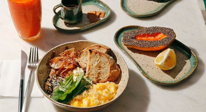 Refeição inventada pelos britânicos vai à mesa, geralmente, entre o café da manhã e o almoço. Veja lista com seis opções na Capital