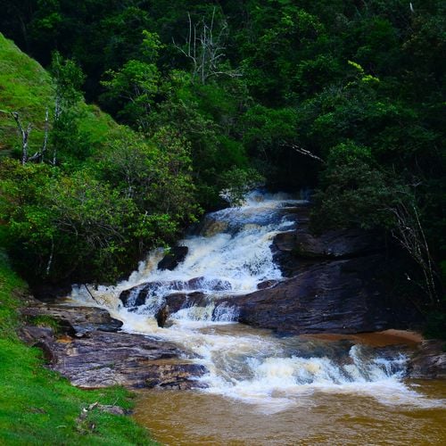 Cachoeira em São Roque de Maravilha, em Alfredo Chaves
