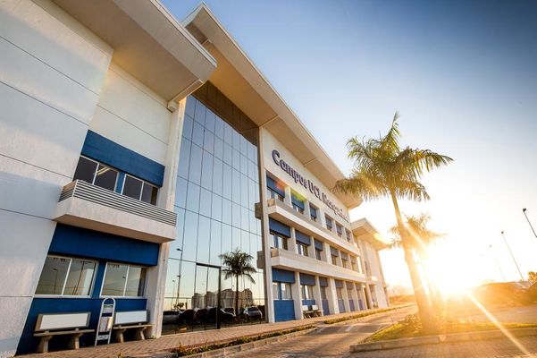 Localizada em Manguinhos, a UCL nasceu da iniciativa de quatro empreendedores capixabas que enxergaram no município da Serra potencial para abrigar uma faculdade especializada em formar os profissionais do futuro.