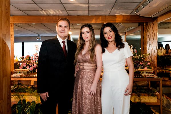  Júlia Ferlin e os pais Nelson Ferlin e Aletice Cavalcanti