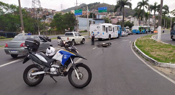 O acidente aconteceu na manhã desta terça-feira (26) na região da Rodoviária de Vitória. A ocorrência complicou o trânsito na Segunda Ponte