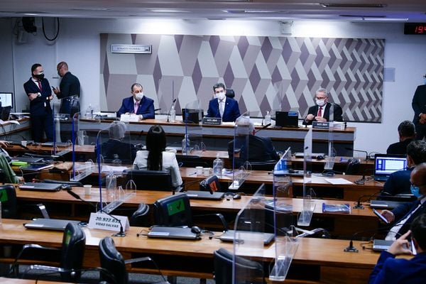 Plenário da CPI da Covid na sessão que aprovou o relatório final nesta terça-feira (26)