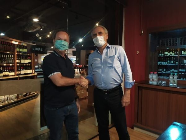 Roberto Gosende, do Epa, e Cezar Roncetti, do OK: fusão entre redes cria mega grupo no ES