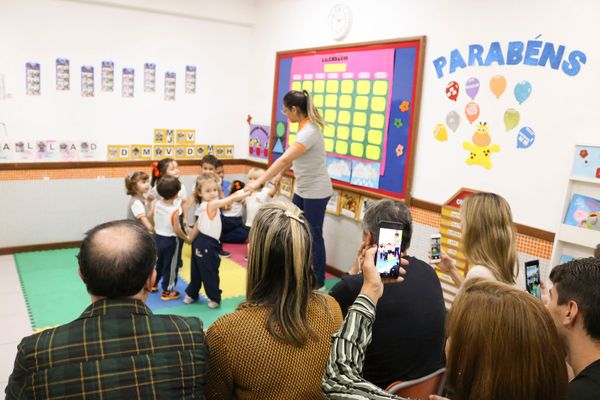 Participação constante dos pais no ambiente escolar é uma das premissas do Centro Educacional Primeiro Mundo. por Primeiro Mundo/Divulgação