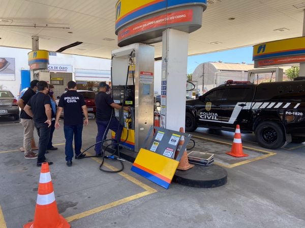 Polícia Civil faz oepração em rede de postos de gasolina em Vila Velha
