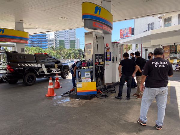 Polícia Civil faz oepração em rede de postos de gasolina em Vila Velha