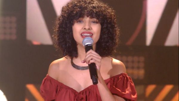 A cantora capixaba Luiza Dutra está no The Voice Brasil