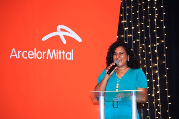 A vice-governadora do Espírito Santo, Jacqueline Moraes, ressalta que as trilhas das mulheres muitas vezes são doloridas, mas a felicidade está no caminho.