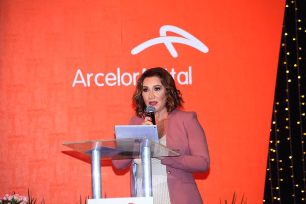 Jennifer Coronel, gerente de Comunicação e Relações Institucionais da ArcelorMittal Tubarão, destaca que o Prêmio Mulher é uma jornada de mudanças na vida das 14 mulheres que serão vencedoras.