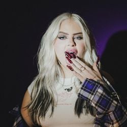 Luísa Sonza movimentou a internet cantando uma faixa do ex, Vitão