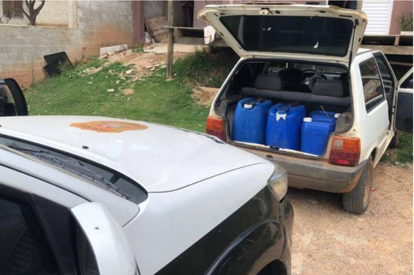 Carro apreendido com tonéis de álcool na cidade de Campinas (93 km de SP)