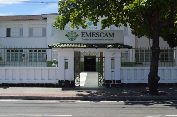 Fachada da Emescam