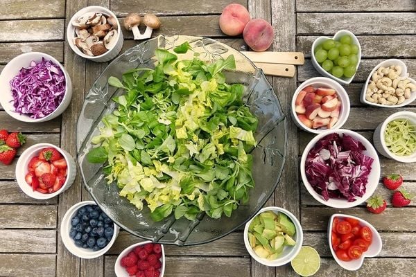 Folhas, frutas e vegetais são a base da alimentação vegana