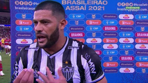 Hulk reclamou da arbitragem de Anderson Daronco (RS) na partida contra o Flamengo