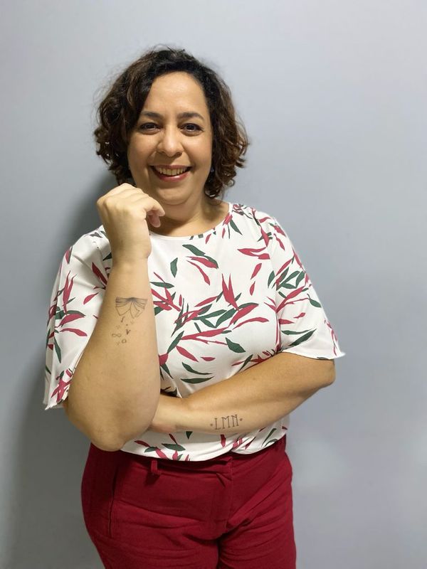 Além de gerente de educação da Faesa, Juliana Santos é mestre em estudos linguísticos e especialista em gestão de EAD