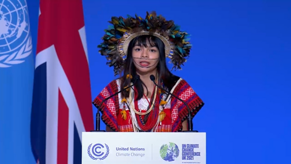 Aos 24 anos, a paiter-suruí Txai Suruí fez história ao discursar, em inglês, na abertura da COP26, em Glasgow