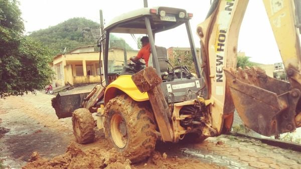 Queda de barrancos em Ecoporanga por Defesa Civil Municipal