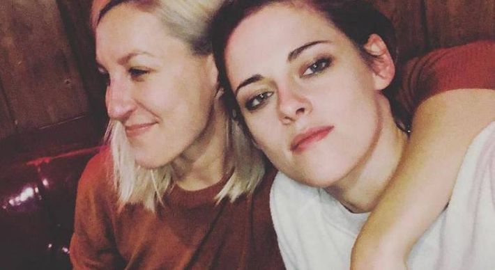'Nós vamos nos casar', afirmou a atriz à programa de rádio nos Estados Unidos