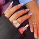 Kyllie Jenner e filha ganham anéis de diamante iguais 