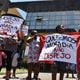 Moradores de ocupação fazem protesto na Câmara de Vitória