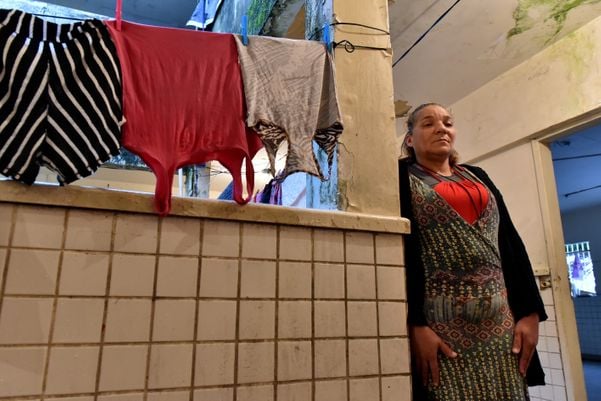 Justiça dá 10 dias para famílias sem casa desocuparem escola desativada Jacinta Soares de Souza Lima, no Romão, em Vitória por Fernando Madeira