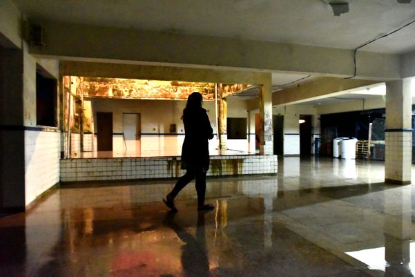 Justiça dá 10 dias para famílias sem casa desocuparem escola desativada Jacinta Soares de Souza Lima, no Romão, em Vitória por Fernando Madeira
