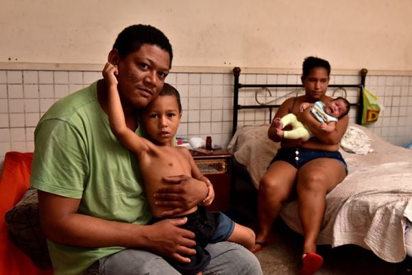 Justiça dá 10 dias para famílias sem casa desocuparem escola desativada Jacinta Soares de Souza Lima, no Romão, em Vitória por Fernando Madeira