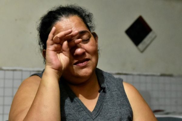 Justiça dá 10 dias para famílias sem casa desocuparem escola desativada Jacinta Soares de Souza Lima, no Romão, em Vitória por Fernando Madeira