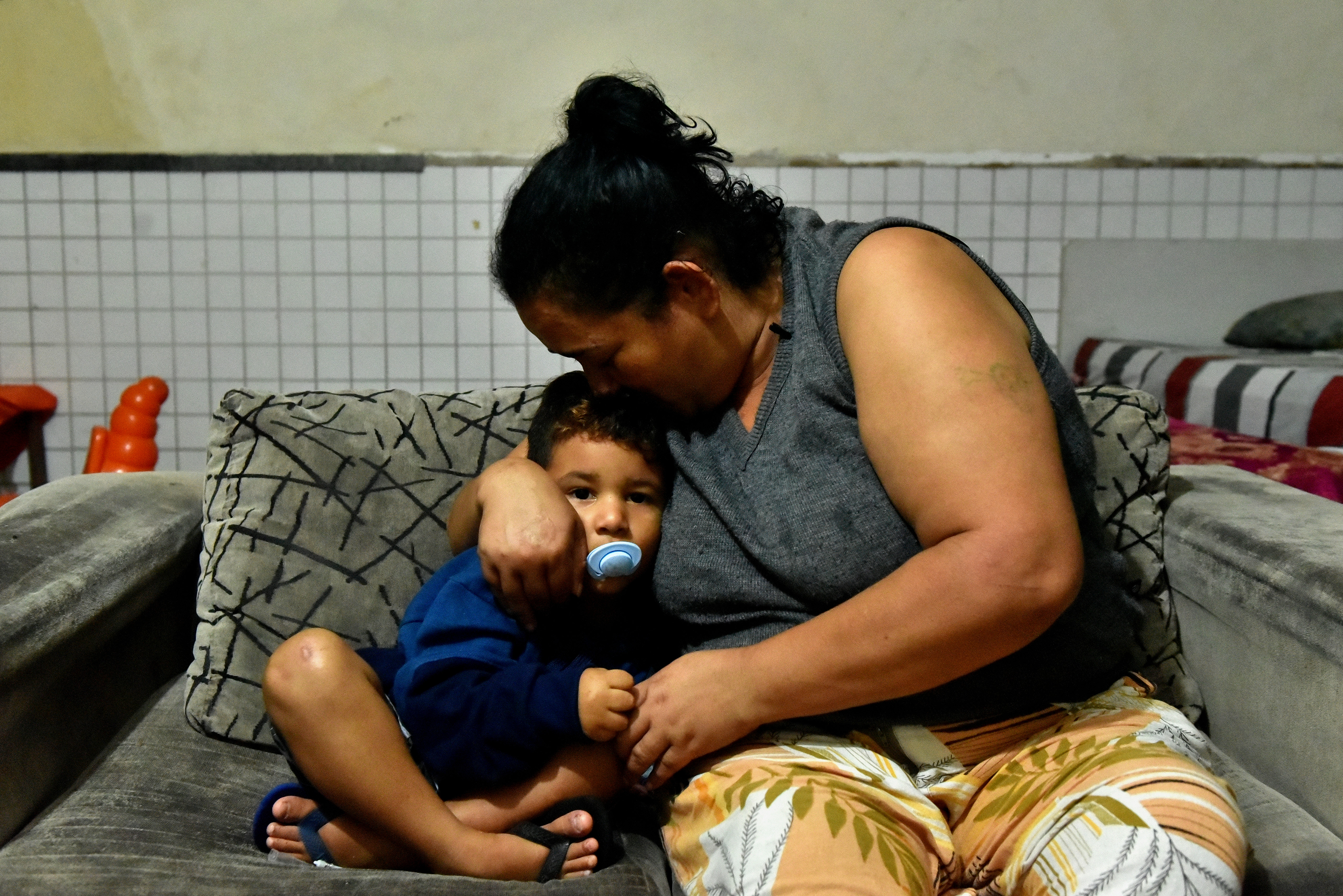  Miriam Alves, 43, cuidadora de idosos, mora na Ocupação Chico Prego com os quatro filhos, Adriana, 14, Luiz, 3, Grazielly, 16 e Calebe, um ano e seis meses  