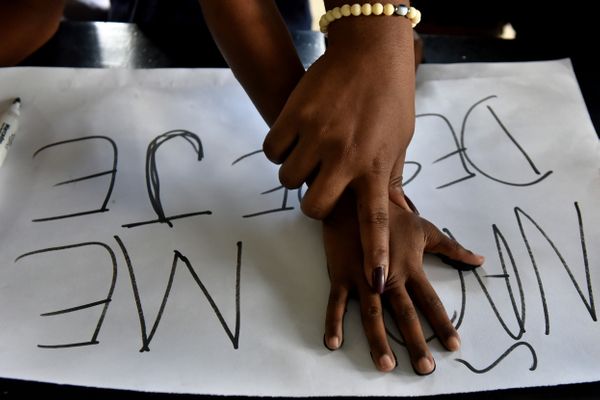 Justiça dá 10 dias para famílias sem casa desocuparem escola desativada Jacinta Soares de Souza Lima, no Romão, em Vitória por Fernando Madeira