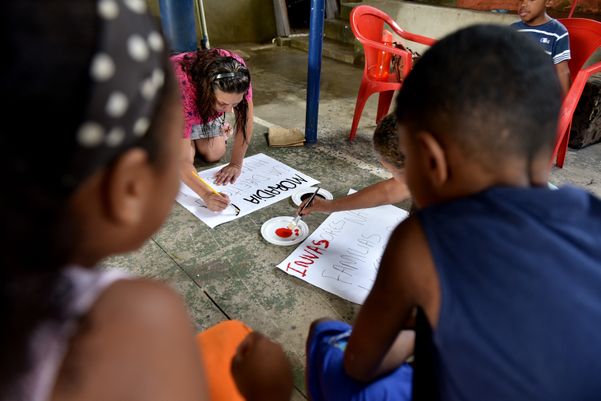 Justiça dá 10 dias para famílias sem casa desocuparem escola desativada Jacinta Soares de Souza Lima, no Romão, em Vitória por Fernando Madeira