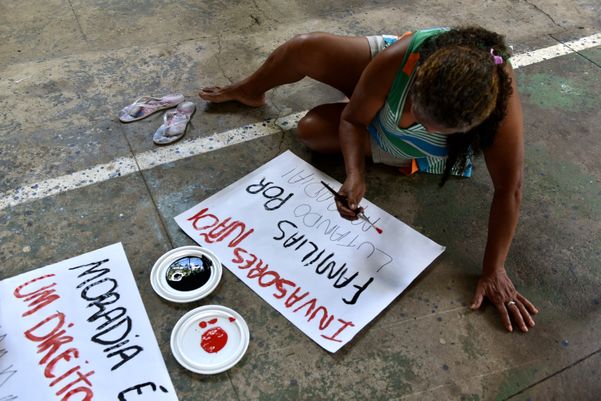 Justiça dá 10 dias para famílias sem casa desocuparem escola desativada Jacinta Soares de Souza Lima, no Romão, em Vitória por Fernando Madeira
